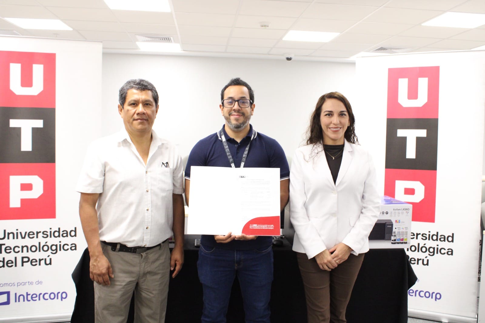 UTP ENTREGA EQUIPOS AL HOSPITAL SANTA MARÍA DEL SOCORRO DE ICA PARA FORTALECER SU LABOR INSTITUCIONAL