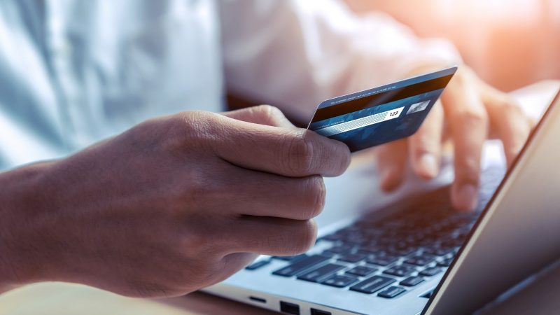 Día de los Derechos del Consumidor: ¿qué medidas tomar antes de hacer una compra online?