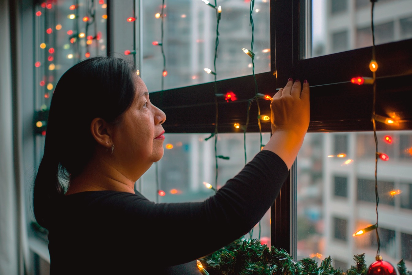 #NAVIDAD SEGURA: ¿CÓMO INSTALAR LAS LUCES NAVIDEÑAS Y QUÉ CUIDADOS TENER?