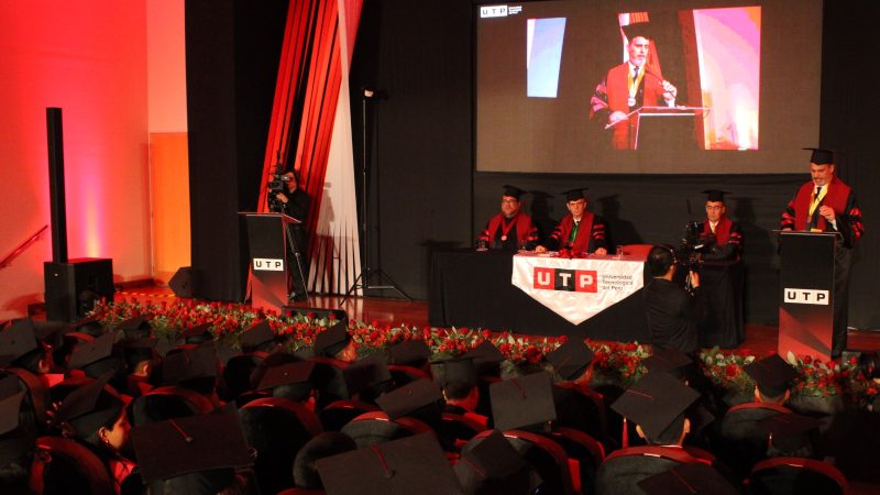 UTP ICA CELEBRA SU PRIMERA CEREMONIA DE GRADUACIÓN